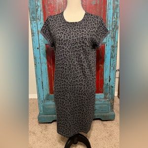NWT GaP (L) Black and Gray ChEEtaH T-ShiRt dReSS